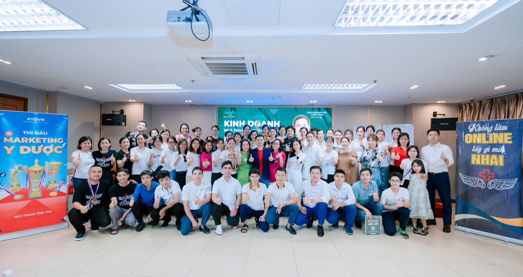 Học viên tham gia chương trình offline trực tiếp tại hội trường